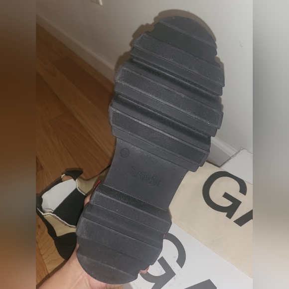 NEW GANNI CLEATED LOW CHELSEA BOOTS SIZE 37 - Picture 9 of 10